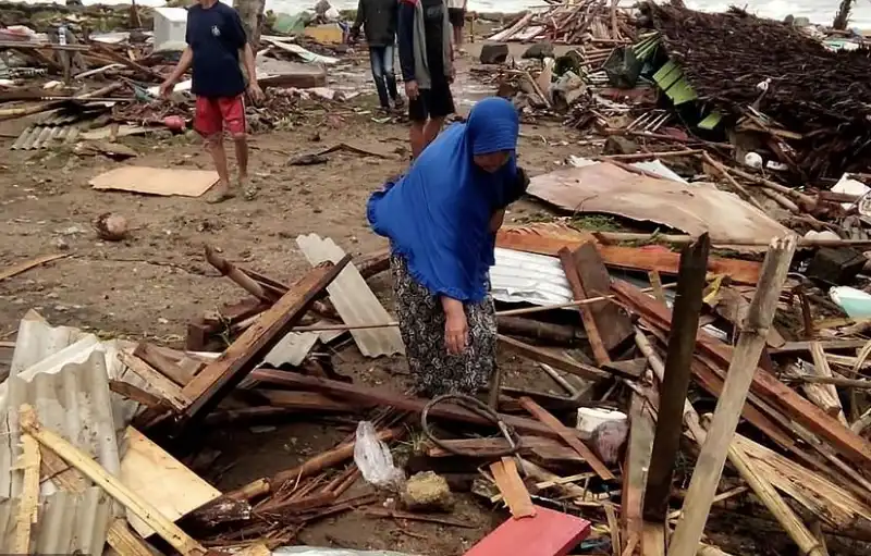 INDONESIA TSUNAMI 4