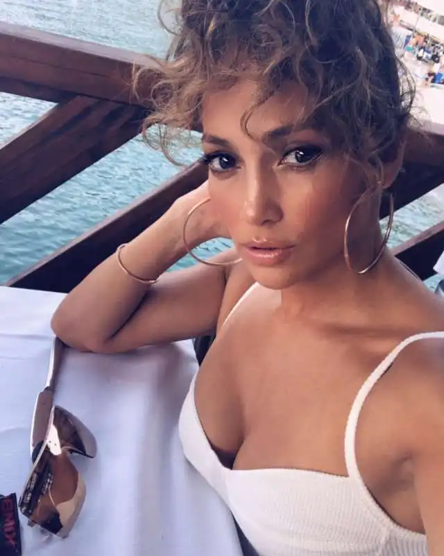 jennifer lopez 28