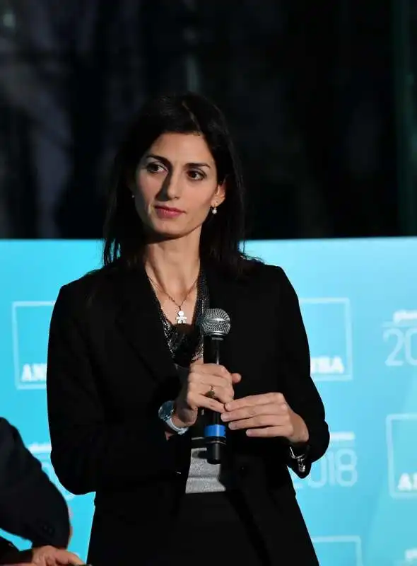 la sindaca virginia raggi (2)