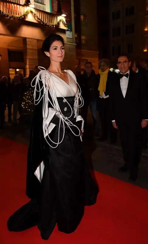 la sindaca virginia raggi sul red carpet del teatro dell opera (6)