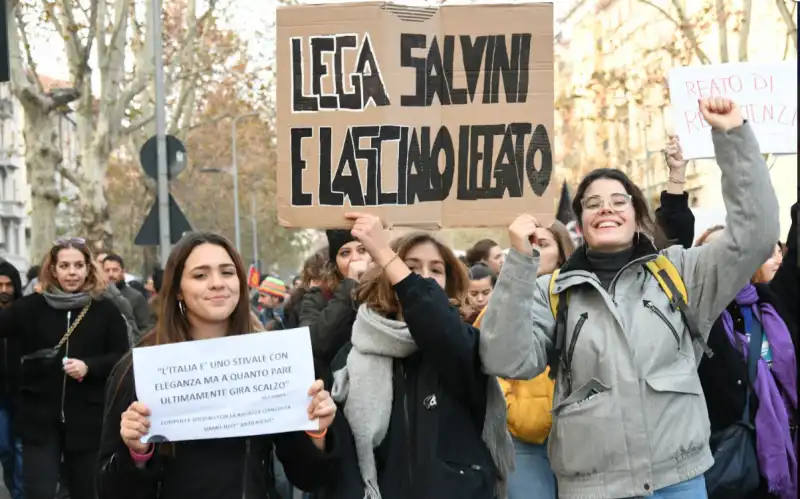 manifestazione milano contro dl salvini