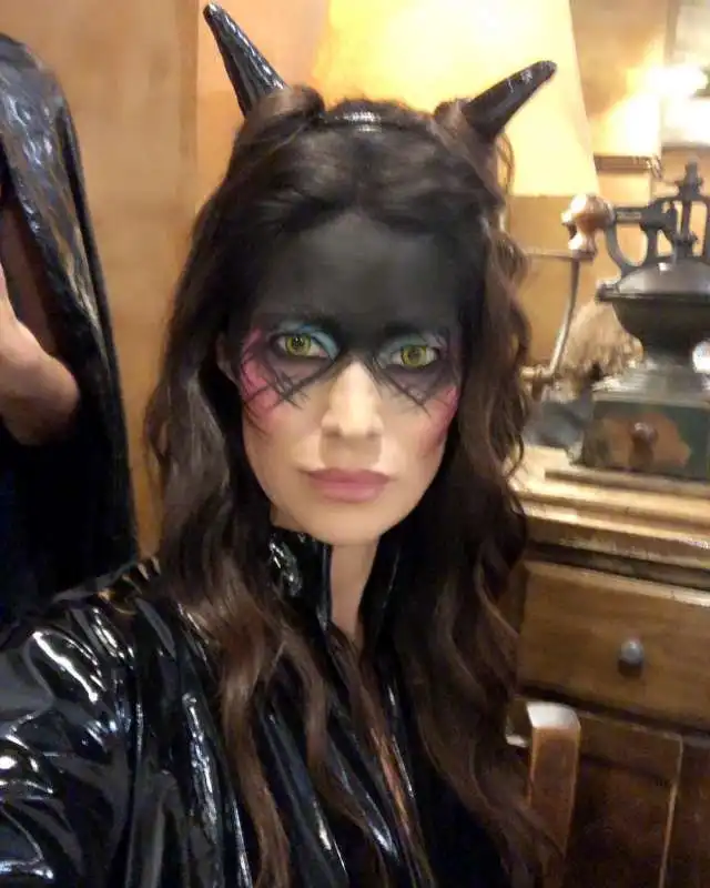 manuela arcuri halloween