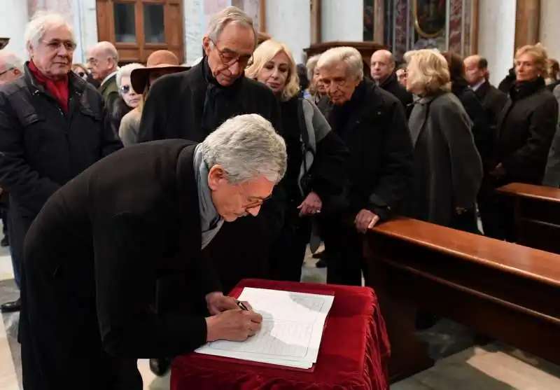 massimo d alema firma il registro