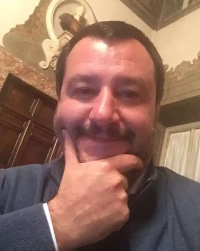 MATTEO SALVINI SELFIE