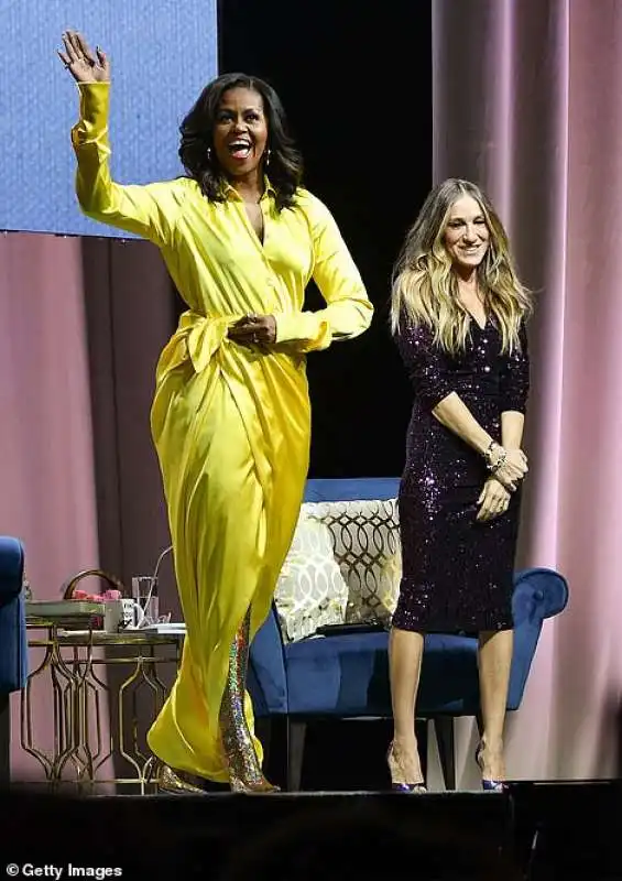 michelle obama con gli stivali balenciaga da 4mila dollari 6