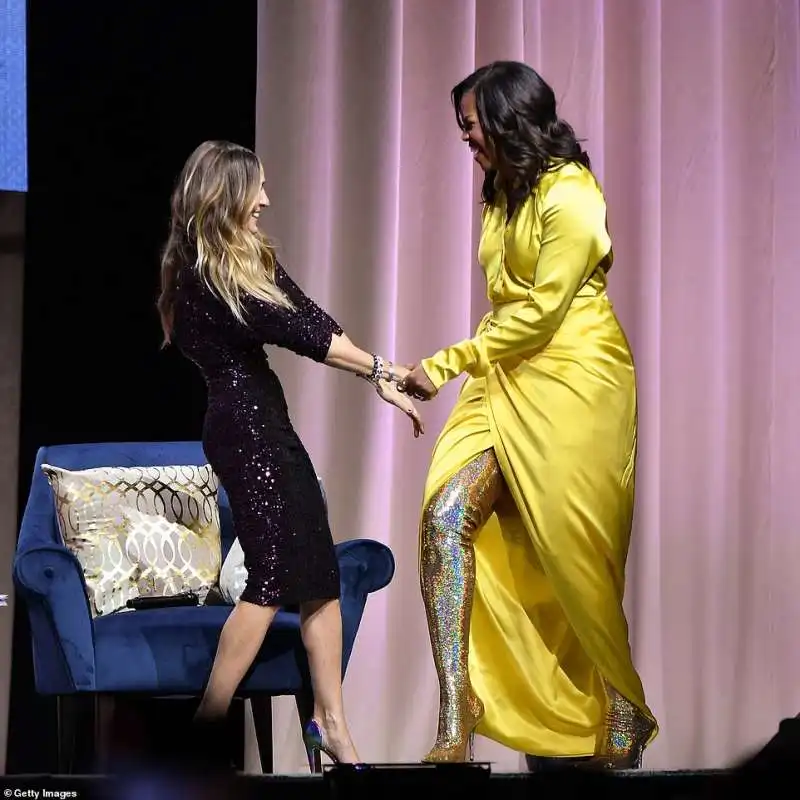 michelle obama con gli stivali balenciaga da 4mila dollari 8