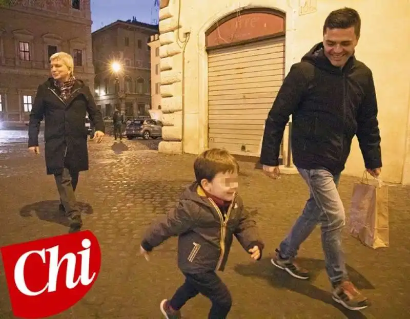 nichi vendola con il compagno ed testa e il figlio tobia