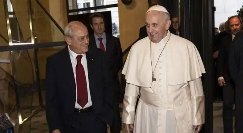 papa francesco bergoglio con francesco gaetano caltagirone nella sede del messaggero