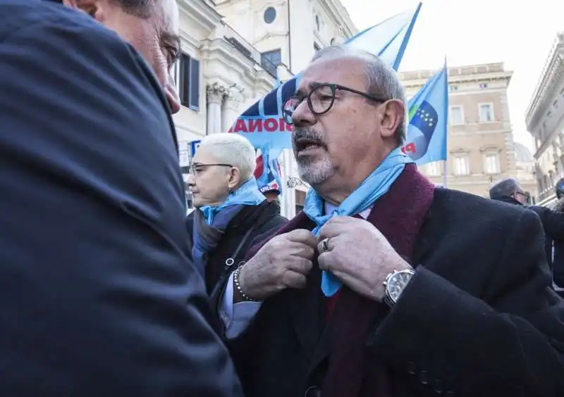 pensionati in piazza contro la manovra 16