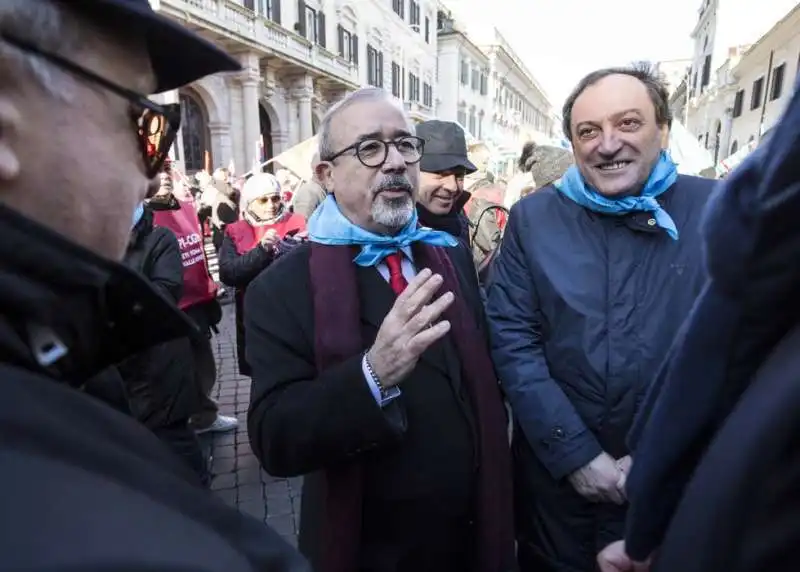 pensionati in piazza contro la manovra 19