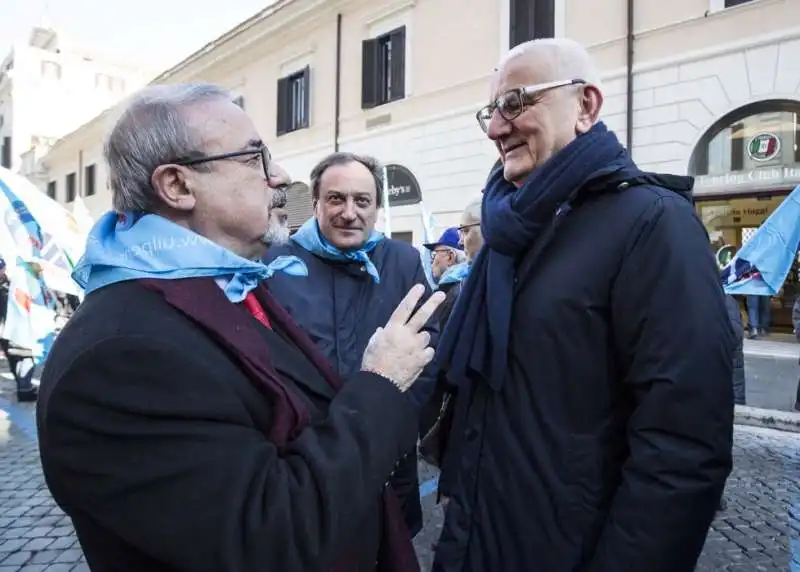 pensionati in piazza contro la manovra 22