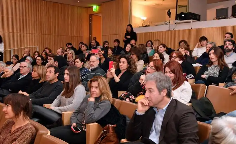 pubblico alla proiezione del film una giornata particolare di ettore scola