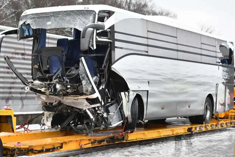 pullman da Genova si schianta vicino a Zurigo 4