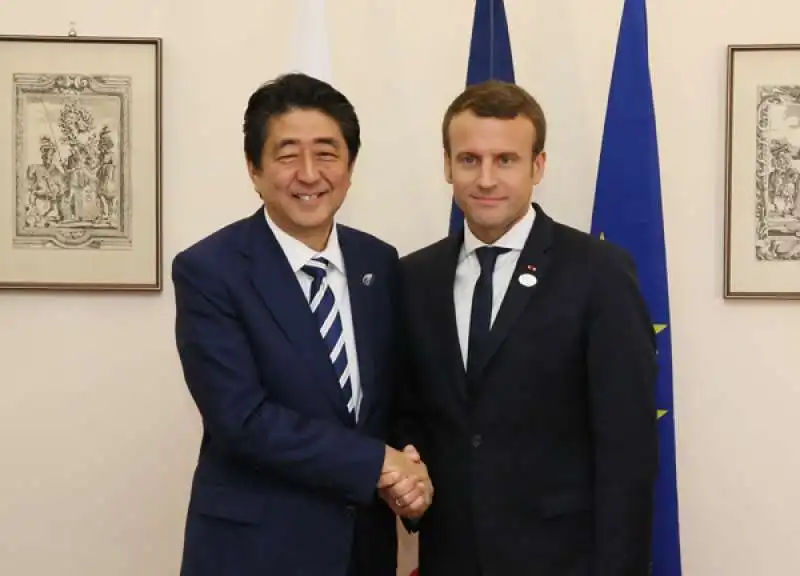 SHINZO ABE EMMANUEL MACRON