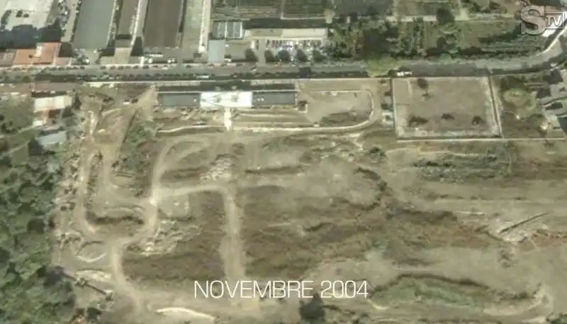 tombe e scheletri abbandonati al cimitero di napoli 5