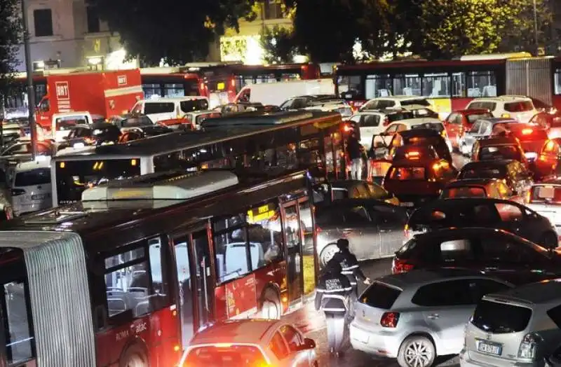 traffico impazzito  per ore a roma