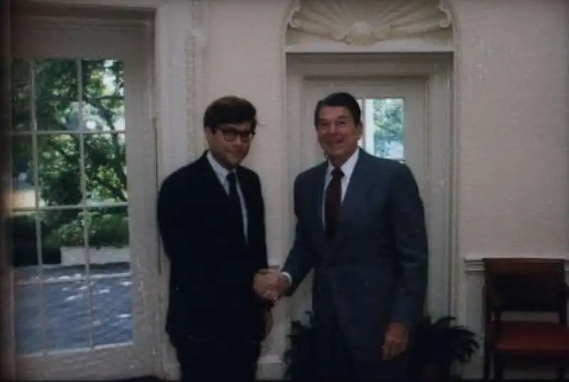 william bill barr con ronald reagan