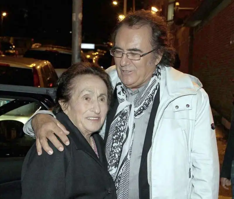 al bano carrisi con la mamma jolanda