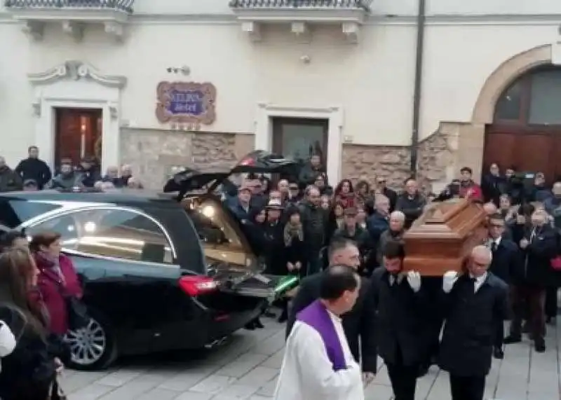 al bano, i funerali mamma jolanda  8