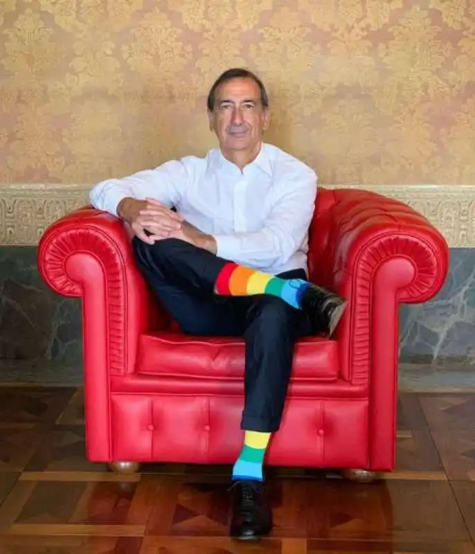 BEPPE SALA CALZINI ARCOBALENO