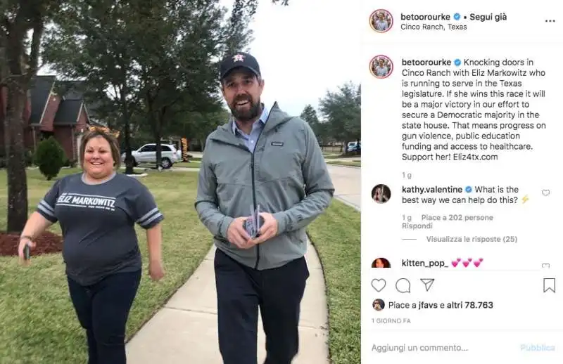 BETO O ROURKE CON BARBA E CANDIDATA LOCALE