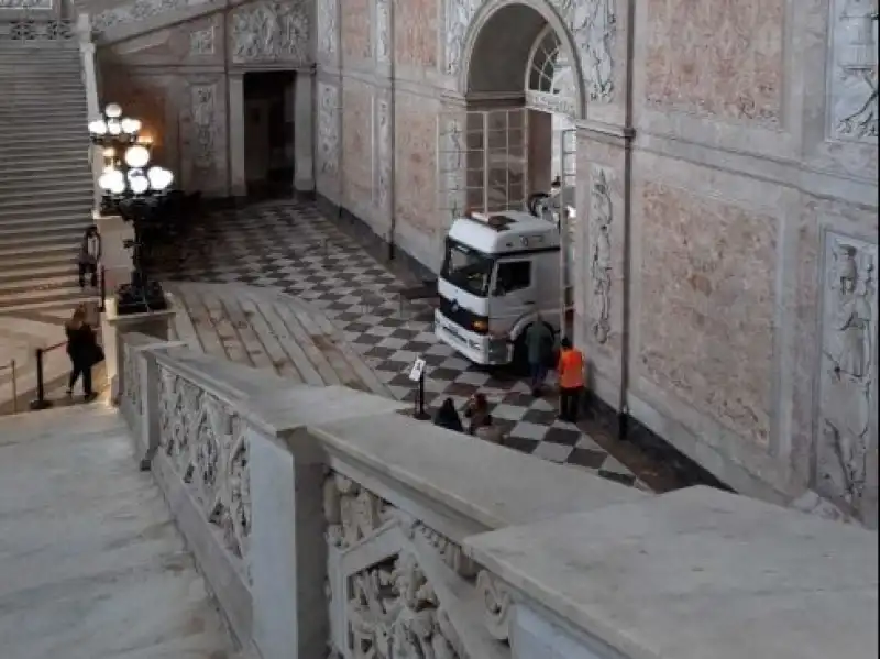 camion palazzo reale