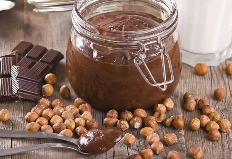 CREMA DI CACAO E NOCCIOLE