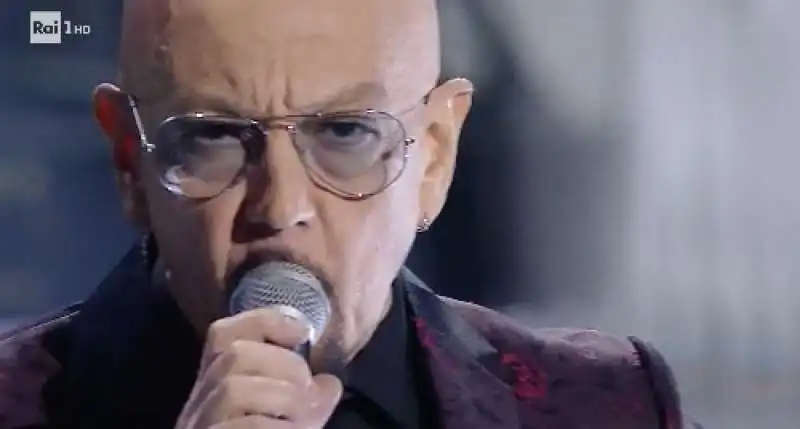 enrico ruggeri canta 'i gardini di marzo' 3