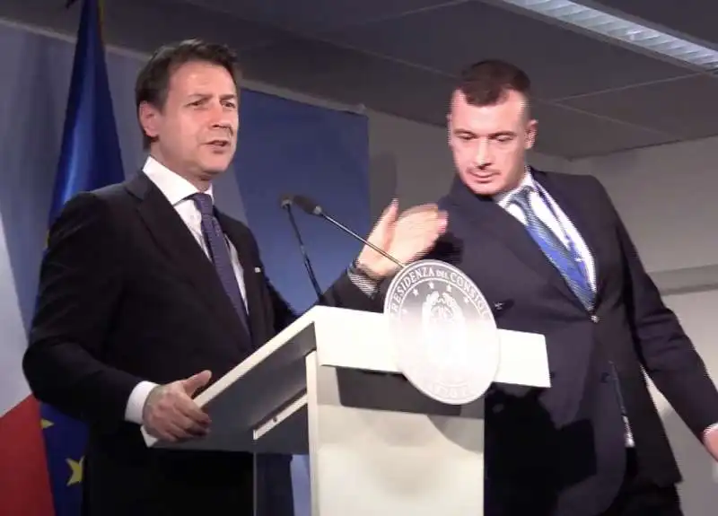 GIUSEPPE CONTE E ROCCO CASALINO IN CONFERENZA STAMPA