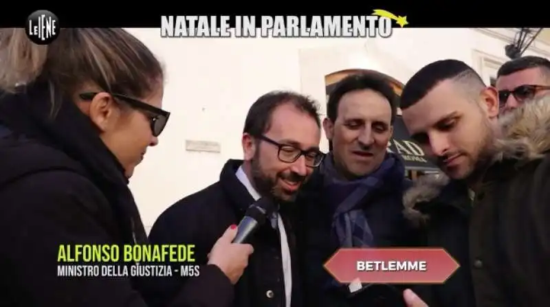 I POLITICI E IL NATALE – IL SERVIZIO DELLE IENE 4