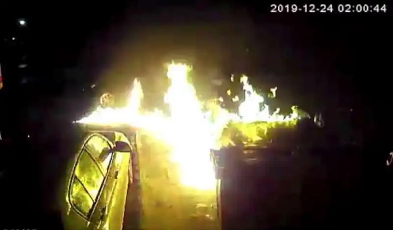 incendio auto notte di natale 3