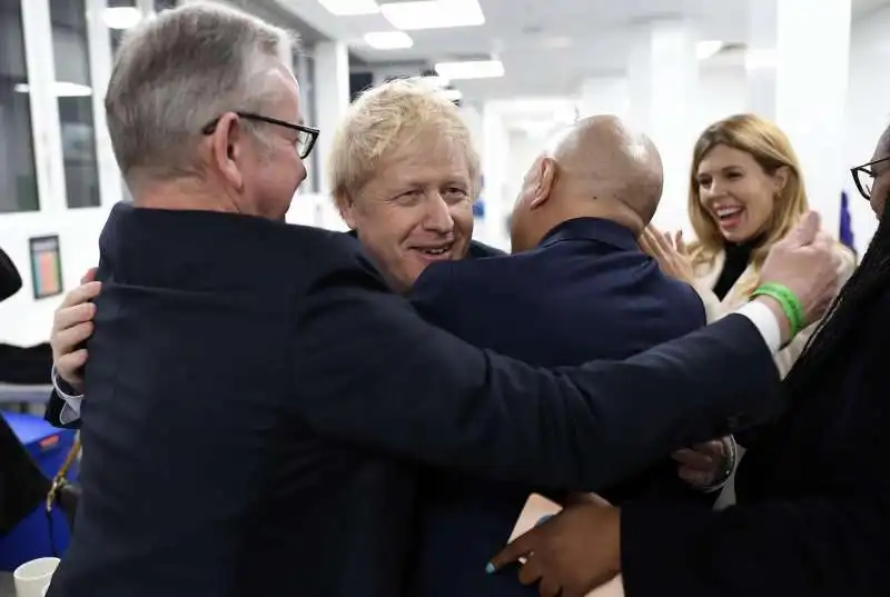 la gioia di boris johnson dopo la vittoria alle elezioni 1