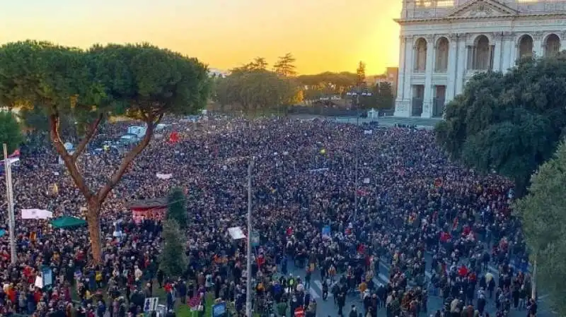 MANIFESTAZIONE DELLE SARDINE A PIAZZA SAN GIOVANNI A ROMA