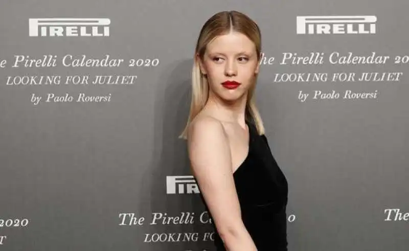 mia goth   presentazione calendario pirelli 2020 a verona