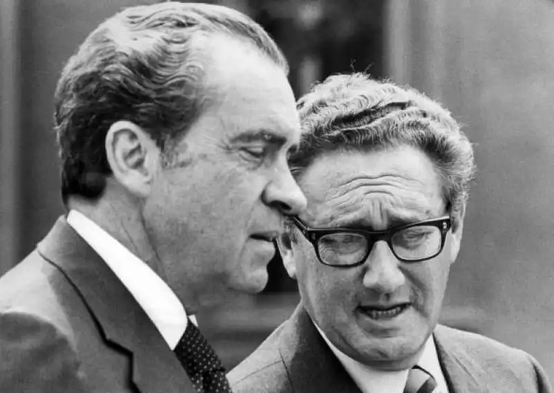 RICHARD NIXON HENRY KISSINGER 1