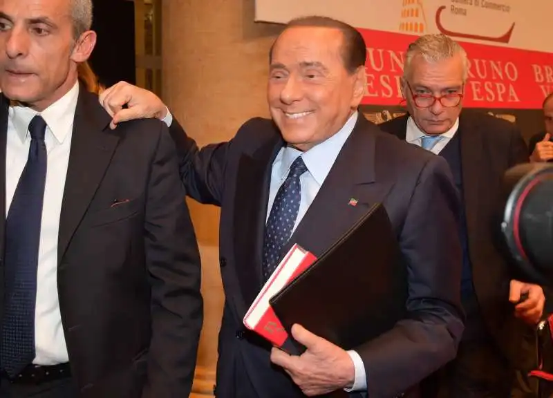 silvio berlusconi saluta i giovani di forza italia  foto di bacco (1)