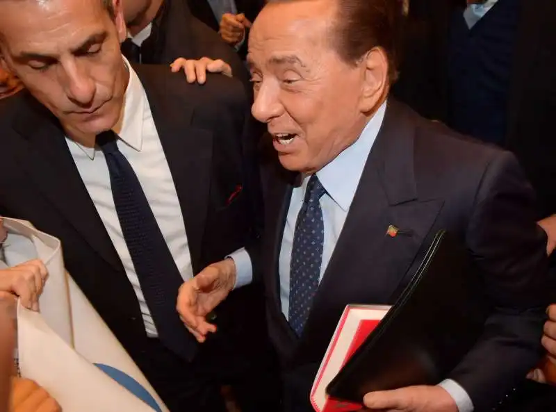 silvio berlusconi saluta i giovani di forza italia  foto di bacco (3)