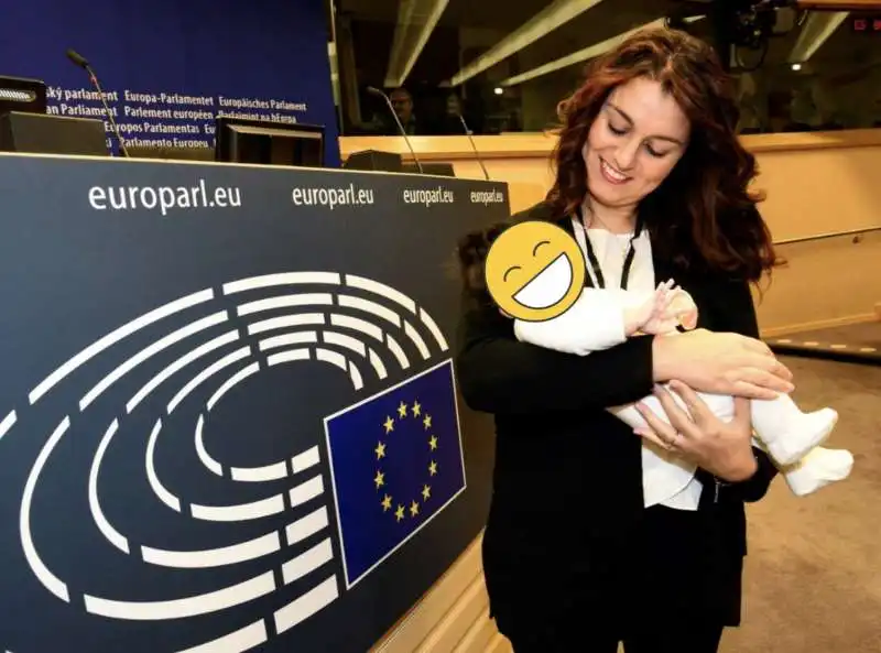 SUSANNA CECCARDI CON LA FIGLIA AL PARLAMENTO EUROPEO