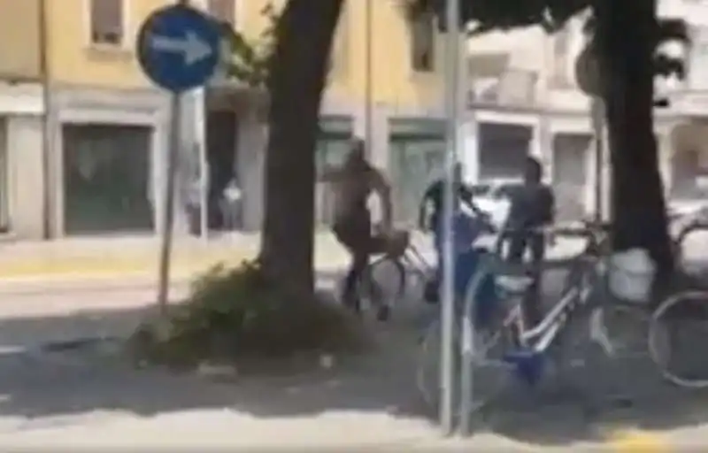 TUNISINO CONTRO LA POLIZIA A PADOVA