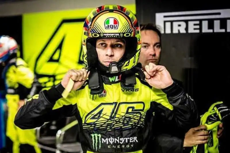 valentino rossi alla 12 ore di abu dhabi 3