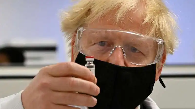 BORIS JOHNSON E IL VACCINO