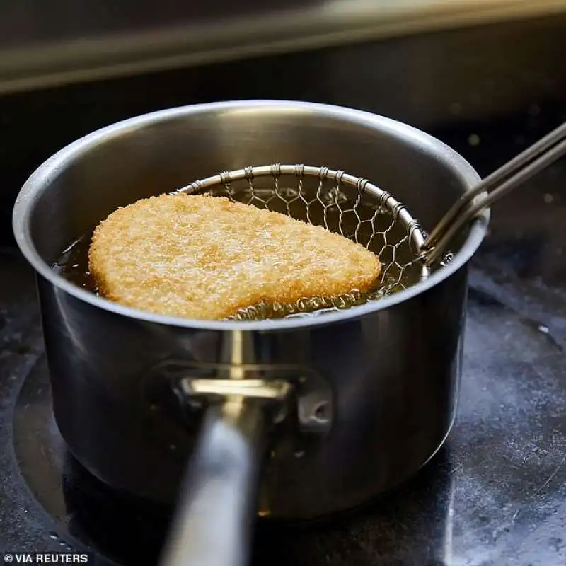 cotoletta con pollo coltivato in laboratorio 