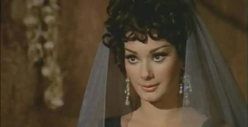 edwige fenech   satiricosissimo