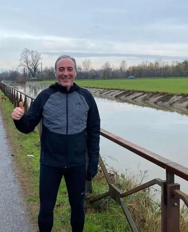 giulio gallera fa jogging e viola la zona arancione