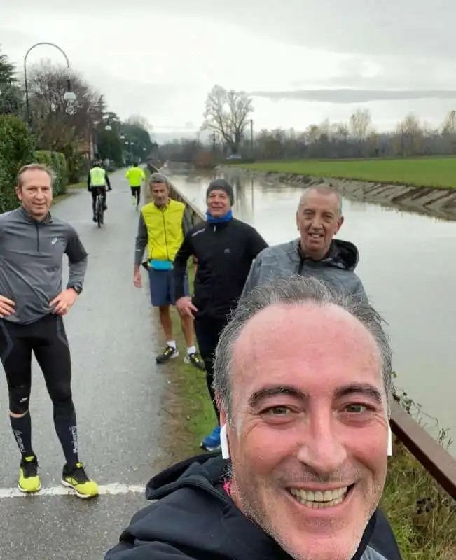 giulio gallera fa jogging e viola la zona arancione 3