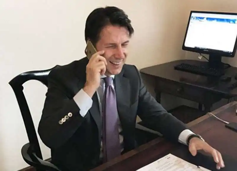 GIUSEPPE CONTE AL TELEFONO