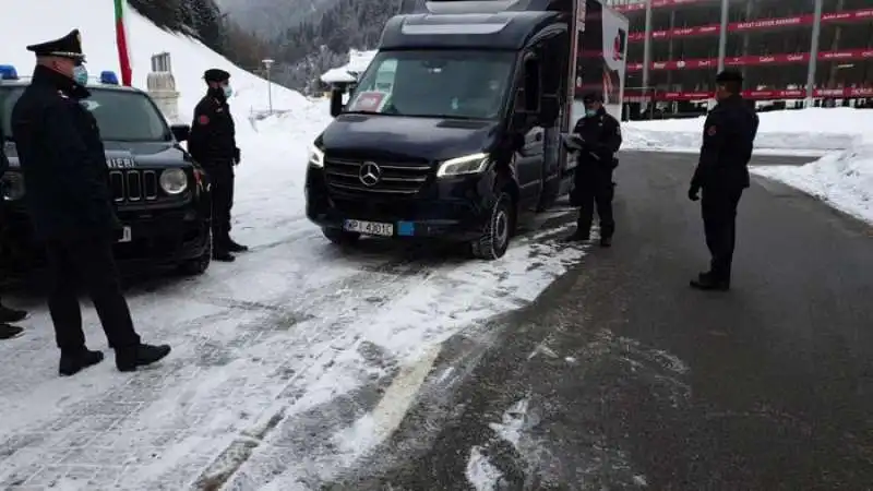 IL FURGONE  CON LE DOSI DI VACCINO CONSEGNATE IL 26 DICEMBRE