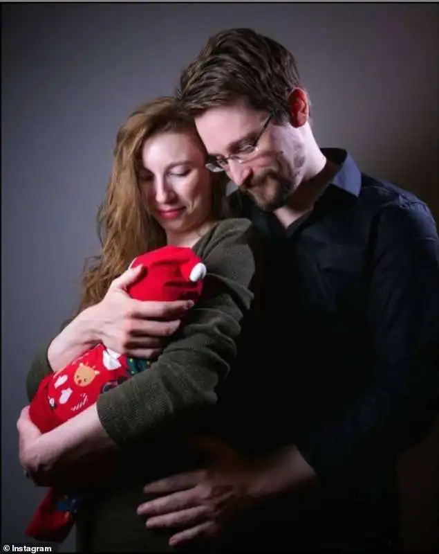 lindsay mills edward snowden con il loro bambino appena nato