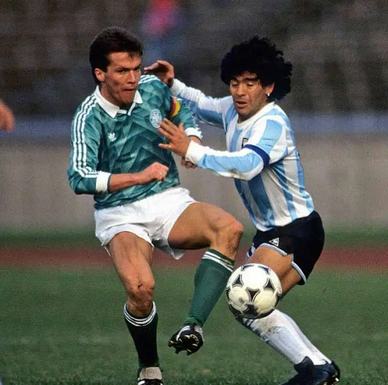 lothar matthaus prova a marcare maradona