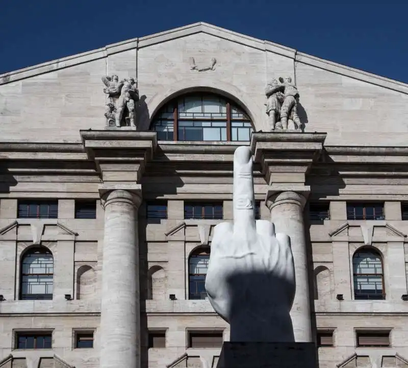 love   il dito medio di cattelan a piazza affari 4